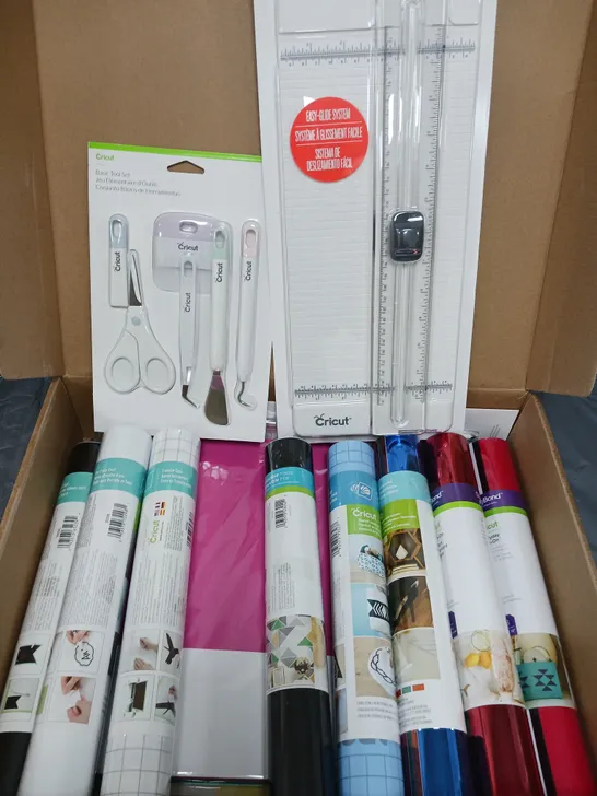 BOXED CRICUT CRAFTS SET