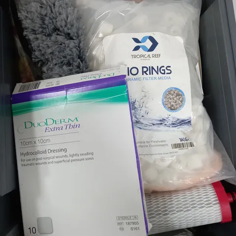 BOX OF APPROXIMATELY 10 ASSORTED ITEMS TO INCLUDE - DUSTER, BIO RINGS, HYDROCOLLOID DRESSING ETC