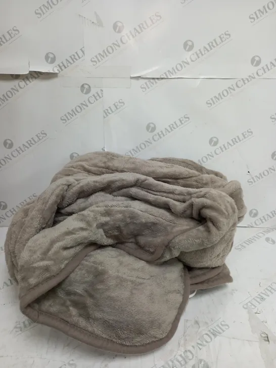 COZEEHOME TAN HEATED THROW