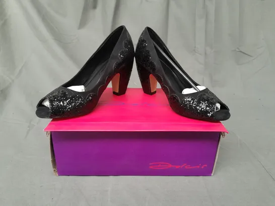 BOXED PAIR OF DOLCIS OPEN TOE HEELED SHOES IN BLACK W. GLITTER EFFECT SIZE 5