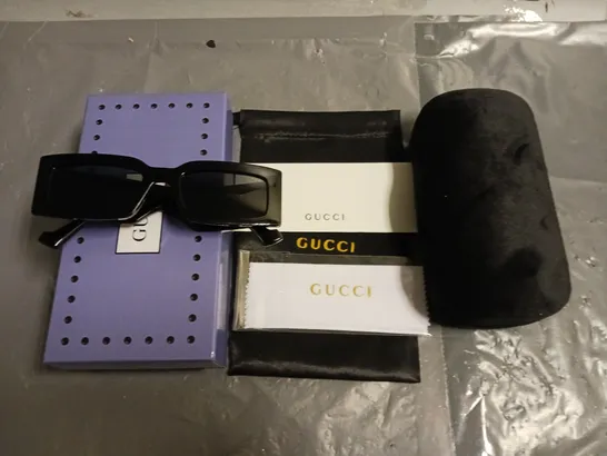 PAIR OF GUCCI CHUNKY BLACK FRAMED GLASSES IN CASE