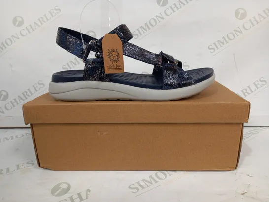 BOXED PAIR OF JO & JOE OPEN TOE SANDALS IN NAVY UK SIZE 4