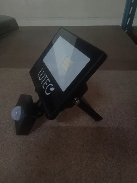 LUTEC MOTION SENSOR LIGHT