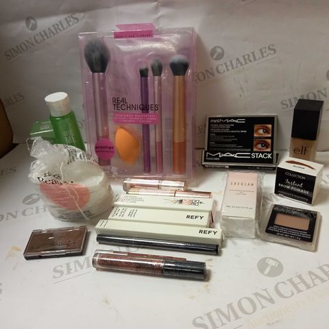 LOT OF APPROX 12 ASSORTED MAKEUP PRODUCTS TO INCLUDE M.A.C MINI MACSTACK MASCARA, E.L.F FOUNDATION, COLLECTION BROW POMADE, ETC