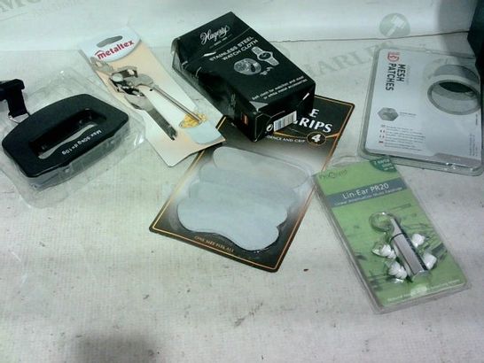 LOT OF APPROX. 20 ASSORTED ITEMS TO INCLUDE: TIN OPENER, SUEDE HEEL-GRIPS,STAINLESS STEEL WATCH CLOTH