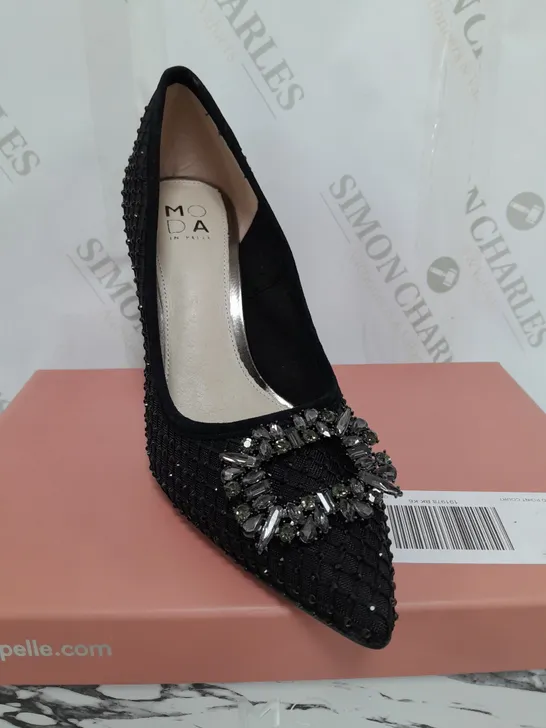 MODA IN PELLE IN BLACK SIZE 6 - BOXED 