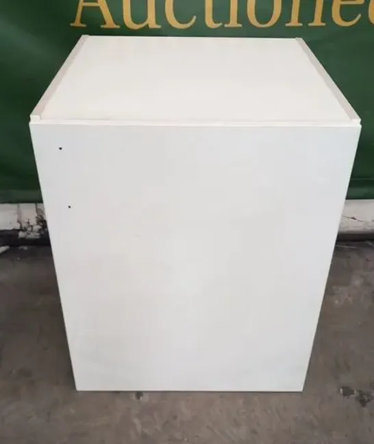 PALLET OF 2 ASSORTED WHITE SINGLE BASE 1 DOOR UNITS