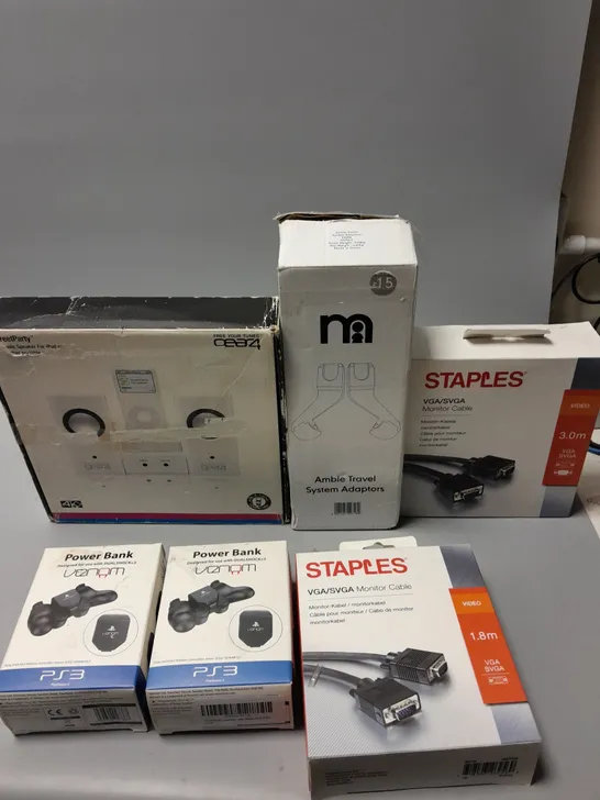 APPROXIMATEY 8 ASSORTED ELECTRICAL GOODS TO INCLUDE STAPLES MONITOR CABLE, STREETPARTY GEAR 4 SPEAKERS, AND PS3 POWER BANK ETC. 