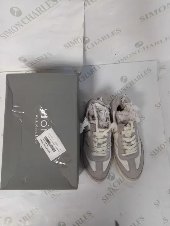 BOXED PAIR OF VIONIC TRAINERS IN GREY/WHITE