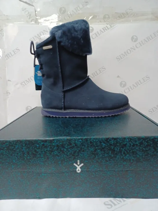 EMU AUSTRAILER MIDNIGHT BIRDWOOD BOOT SIZE 6