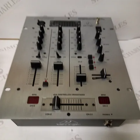 BEHRINGER PRO MIXER DX626