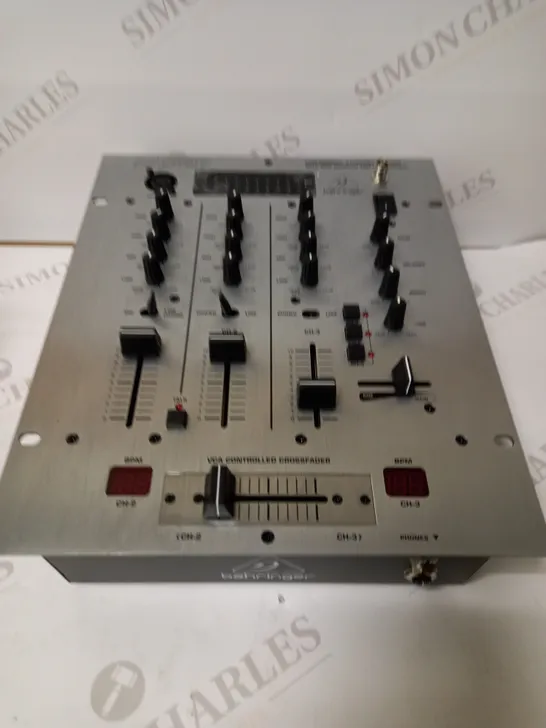 BEHRINGER PRO MIXER DX626