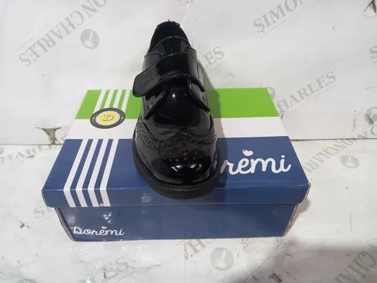 BOXED PAIR OF DONEMI VELCRO STRAP SHOES IN BLACK EU SIZE 32