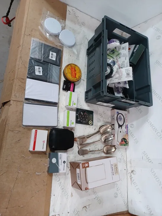 ASSORTED ITEMS TO INCLUDE: GLASS JUG, HAND-HELD MAGNIFYER, SET OF SPOONS, WINDOW ALERT ALARM, DOOR HANDLE ALARM, THERMOMETER ETC 