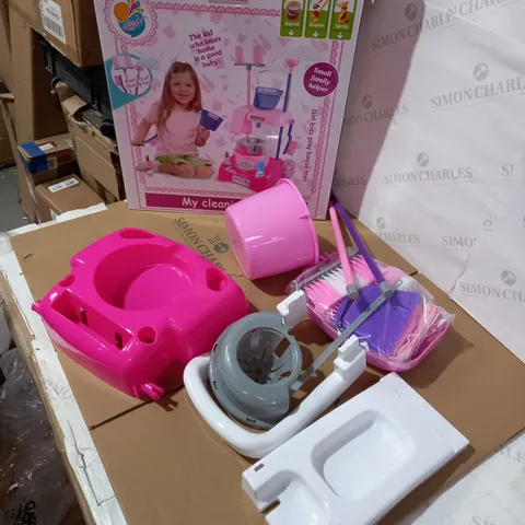 BOXED THE MAGIC TOY SHOP THE DELUXE CLEANING KIT
