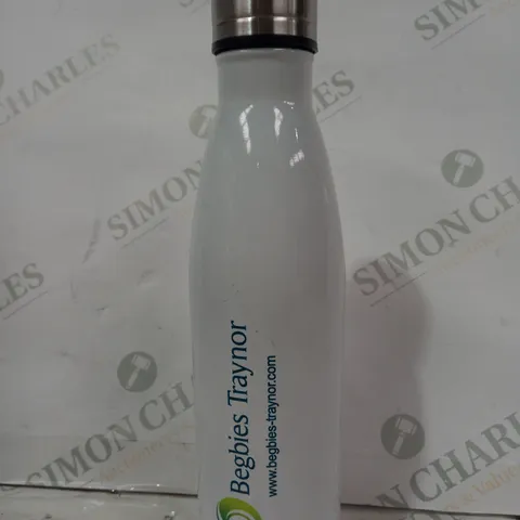 BEGBIES TRAYNOR STAINLESS STEEL DRINK BOTTLE IN WHITE