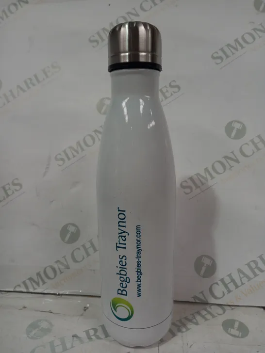 BEGBIES TRAYNOR STAINLESS STEEL DRINK BOTTLE IN WHITE