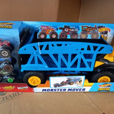 HOT WHEELS MONSTER TRUCKS CARRIER