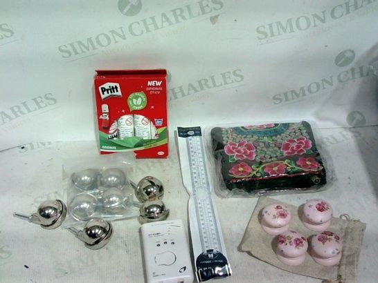 LOT OF APPROX. 20 ASSORTED ITEMS TO INCLUDE: PACK 4 PRITT STICK, 4 DOOR KNOBS (PINK WITH ROSES), CARBON MONOXIDE ALARM