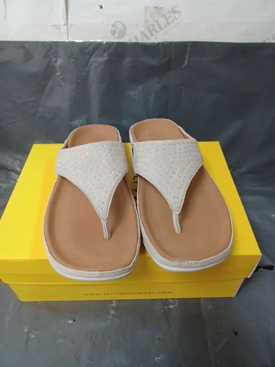 STRIVE THONG SANDALS BEIGE GLITTER SIZE 7