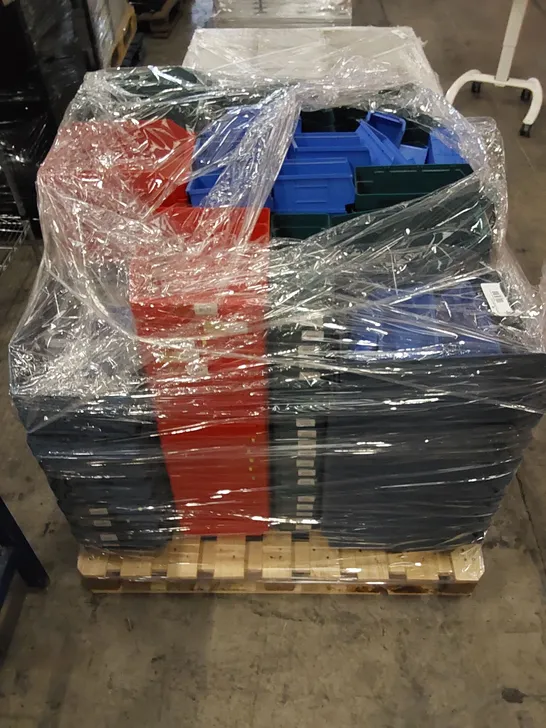 PALLET TO CONTAIN A LARGE QUANTITY OF PRODUCT STORAGE TUBS 