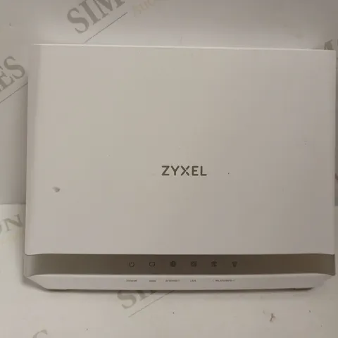 ZYXEL D587 BROADBAND ROUTER - WHITE