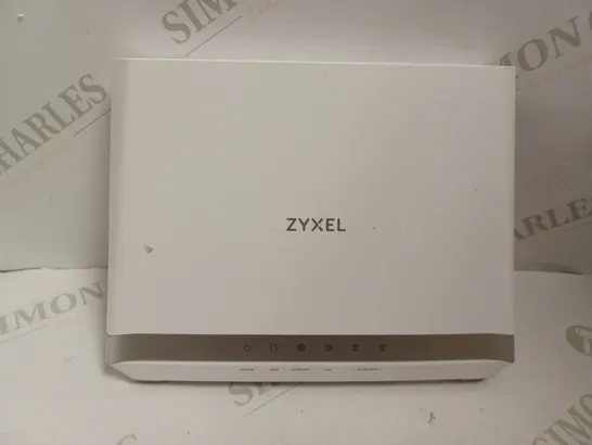 ZYXEL D587 BROADBAND ROUTER - WHITE