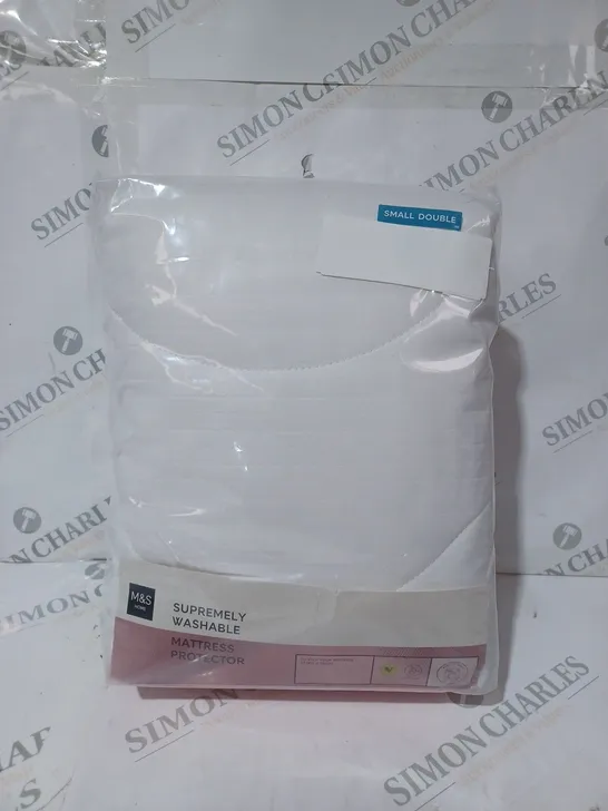 M&S SUPREMELY WASHABLE MATTRESS PROTECTOR - SMALL DOUBLE SIZE