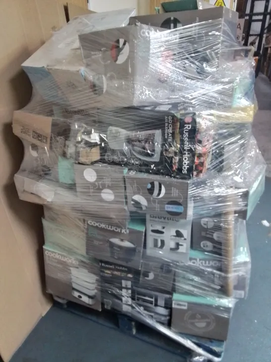 PALLET OF ASSORTED HOUSEHOLD ITEMS TO INCLUDE RUSSELL HOBBS KETTLE, QUEST ELECTRIC WOK AND COOKWORKS TOASTER