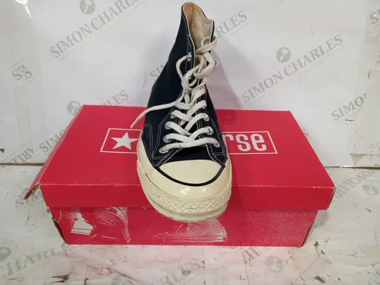 BOXED PAIR OF CONVERSE SHOES IN BLACK UK SIZE 9