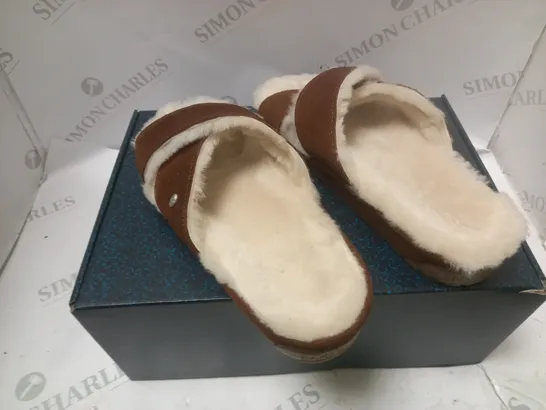 BOXED CROSS OPEN TOE TAN SLIPPERS - SIZE 6