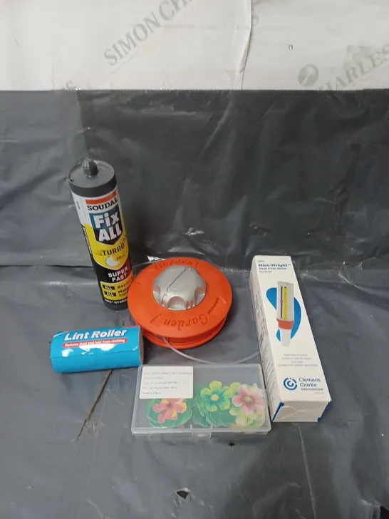 BOX OF APPROXIMATELY 20 ASSORTED HOUSEHOLD ITEMS TO INCLUDE POLY FILLER, WASHING LINE AND EDIBLE CAKE DECORATIONS