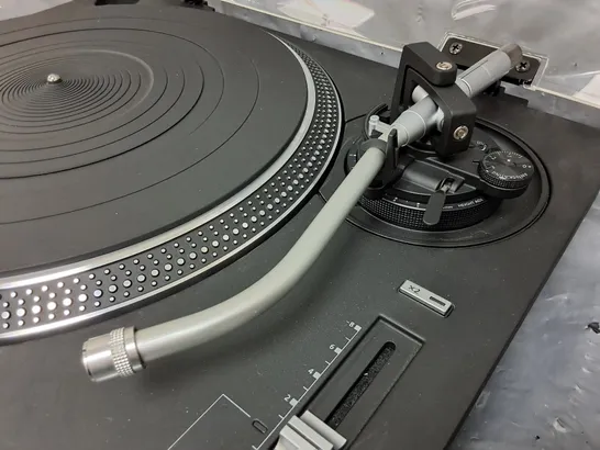 TECHNICS SL-1210GR DIRECT DRIVE TURNTABLE 