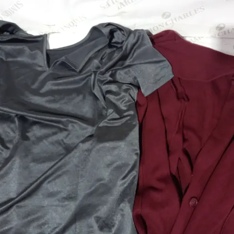 BOX OF APPROXIMATELY 5 ASSORTED CLOTHING AND FASHION ITEMS TO INCLUDE CENTIGRADE TOP IN RED SIZE L, DESIGNER STRETCH SMART TOP IN GREEN SIZE 2XL, ETC