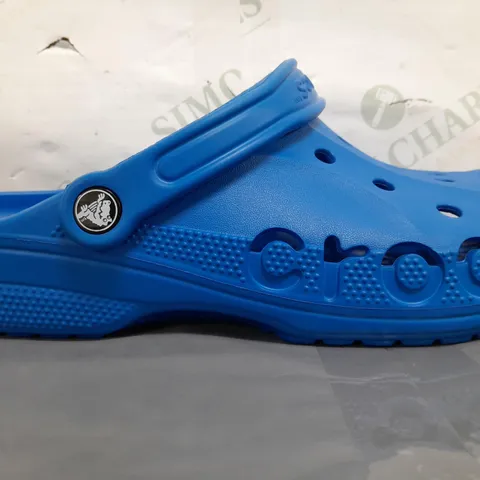 BOXED PAIR OF CROCS BAYA CLOGS IN BLUE UK SIZE M8/W9