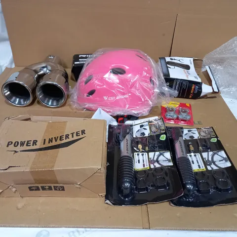 TOTE OF ASSORTED AUTO ITEMS TO INCLUDE A KIDS CYCLE HELMET, A MASTER CYLINDER, CLUTCH AND A CYCLE PUMP 