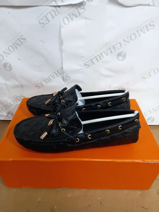 LOUIS VUITTON ARIZONA SHOES SIZE UNSPECIFIED