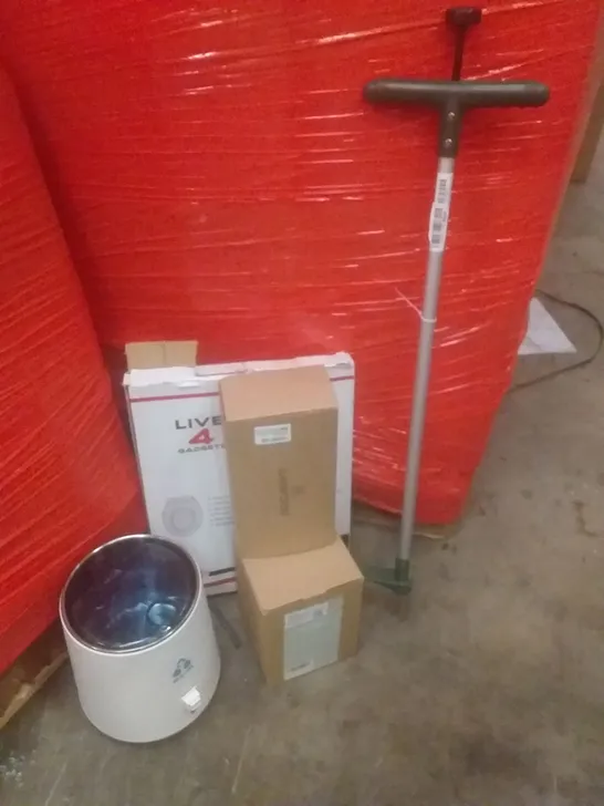 PALLET OF ASSORTED ITEMS INCLUDING TOILET SEAT, WATERBOTTLE, WATER DISTILLER