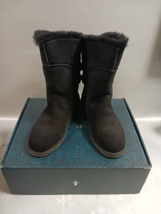 EMU ANDA SHEEPSKIN BOOTS IN BLACK - 7