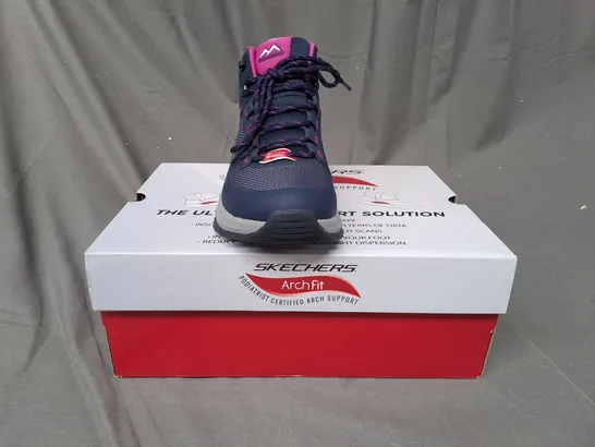 BOXED PAIR OF SKETCHERS NAVY  DISCOVER BOOTS SIZE 5