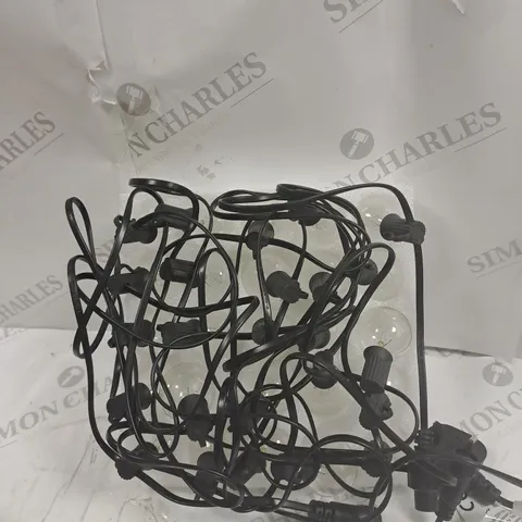 BOXED OUTDOOR STRING LIGHT SET WITH SPARE BULB