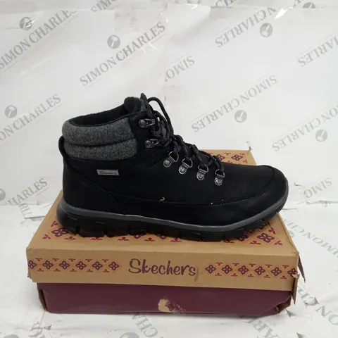 BOXED PAIR OF SKECHERS SYNERGY WARM TECH BOOTS IN BLACK UK SIZE 8