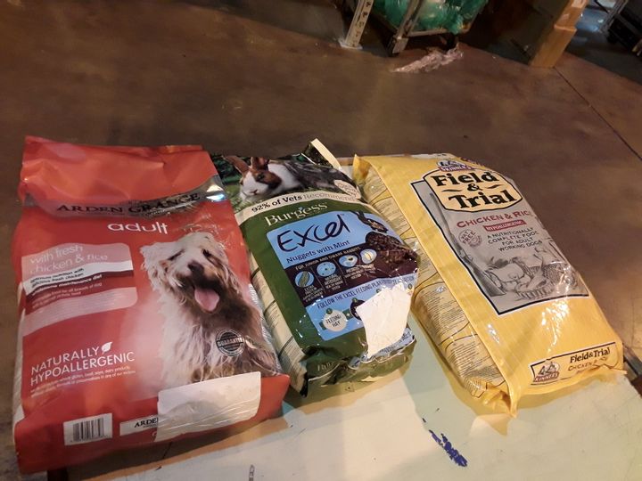 30 ASSORTED BAGS OF PET FOOD 3125431-Simon Charles Auctioneers