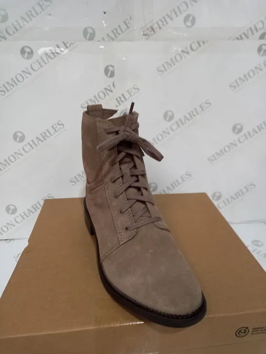 BOXED PAIR OF CLARKS BOOTS IN PEBBLE SUEDE - SIZE 7