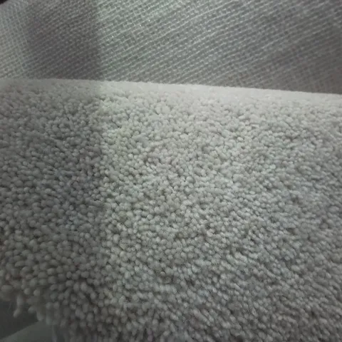 ROLL OF DIMENSIONS 40 CARPET APPROXIMATELY 5X9.15
