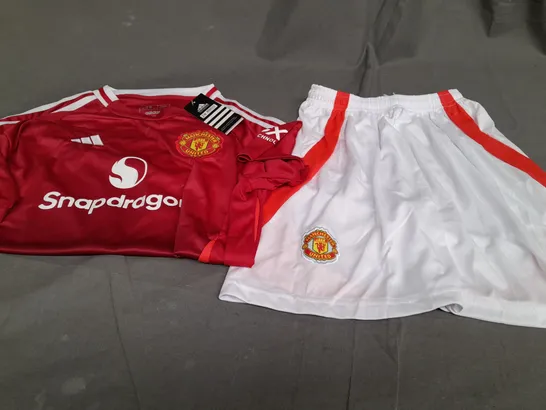 ADIDAS MANCHESTER UNITED FOOTBALL SHIRT & SHORTS 24/25 - SIZE 28 KIDS