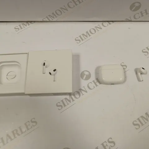 APPLE AIRPODS WITH CHARGING CASE 