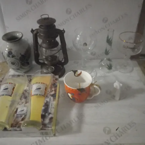 GROUP OF APPROX 10 ASSORTED ITEMS TO INCLUDE DRINKING GLASSES, GAS LANTERN, MUG ETC