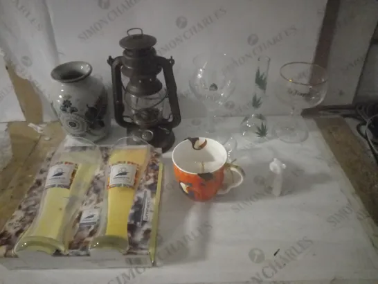 GROUP OF APPROX 10 ASSORTED ITEMS TO INCLUDE DRINKING GLASSES, GAS LANTERN, MUG ETC