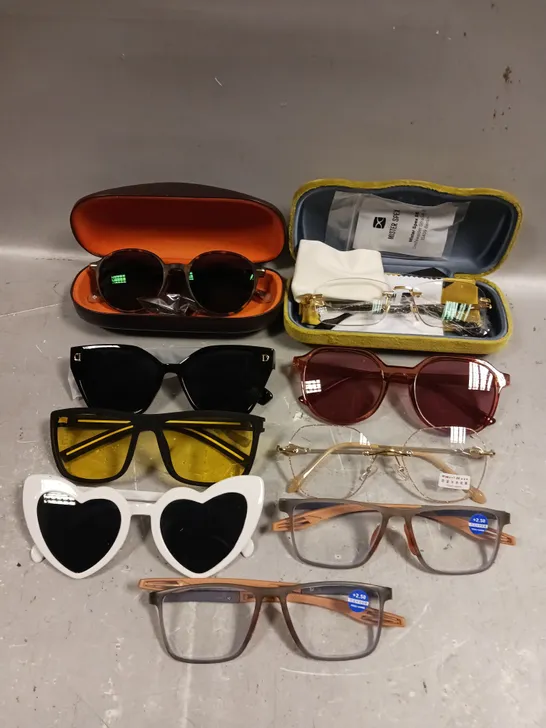 APPROXIMATELY 25 ASSORTED GLASSES/SUNGLASSES IN VARIOUS DESIGNS 